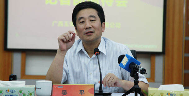 玉柴集團公司董事局主席晏平——大家可能不一定認識我，但是大家一定坐過裝配玉柴發(fā)動機的客車、公交車，因為玉柴發(fā)動機裝配在全國超過60%的客車、公交車上。玉柴發(fā)動機能夠陪伴大家上班、回家、逛街，我很自豪。我們將繼續(xù)制造更多更好的綠色產(chǎn)品，造福社會和百姓。