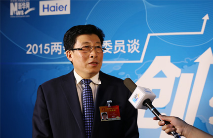 “面對(duì)這種新型的、農(nóng)業(yè)轉(zhuǎn)型的項(xiàng)目，政府各級(jí)部門(mén)也都在研究怎么落實(shí)，還有很多細(xì)節(jié)上的問(wèn)題。”