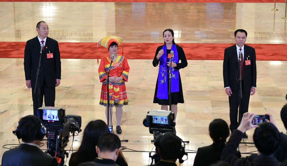 蔡松濤、杜麗群、楊小玲、賈立群接受采訪