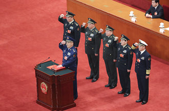 中央軍委副主席、委員進行憲法宣誓