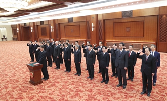 部長(zhǎng)、委員會(huì)主任、央行行長(zhǎng)、審計(jì)長(zhǎng)進(jìn)行憲法宣誓