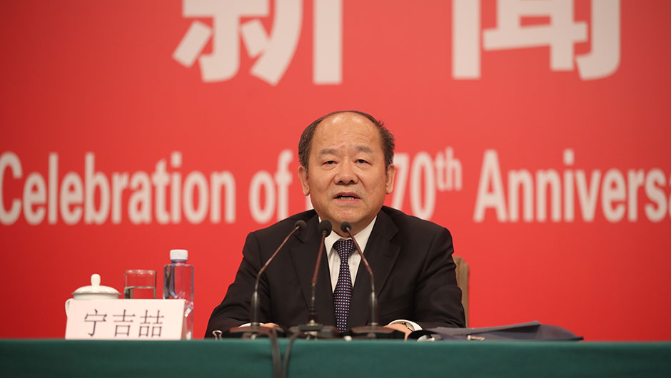 國家發(fā)展和改革委員會副主任、國家統(tǒng)計局局長寧吉喆介紹相關(guān)情況