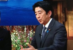 安倍搬起石頭要砸誰的腳？