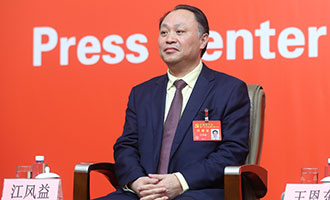 南昌大學(xué)黨委常委、副校長江風(fēng)益