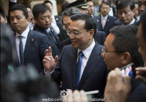 李克強(qiáng)：在非中企了解當(dāng)?shù)匚幕拍茉「?。圖片來(lái)源：&ldquo;新國(guó)際&rdquo;微博。