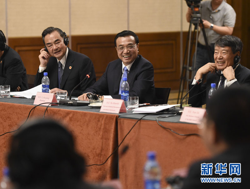  5月6日，國(guó)務(wù)院總理李克強(qiáng)在埃塞俄比亞首都亞的斯亞貝巴出席中非經(jīng)貿(mào)人文座談會(huì)。 新華社記者 李學(xué)仁 攝 