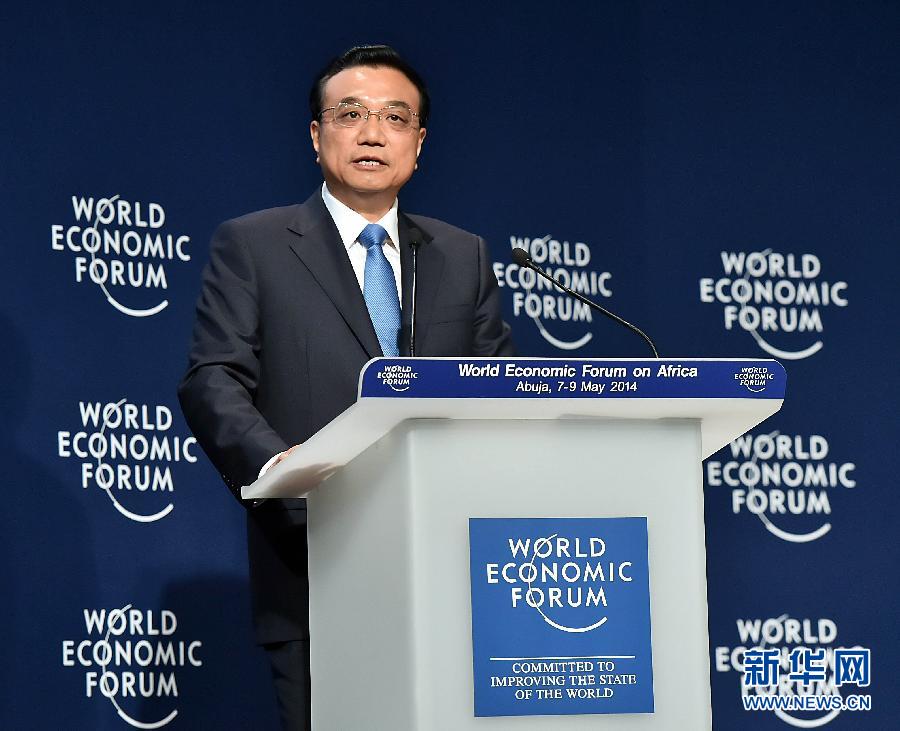 5月8日，中國(guó)國(guó)務(wù)院總理李克強(qiáng)在阿布賈出席第24屆世界經(jīng)濟(jì)論壇非洲峰會(huì)全會(huì)，發(fā)表題為《共同推動(dòng)非洲發(fā)展邁上新臺(tái)階》的特別致辭。新華社記者 李濤 攝 