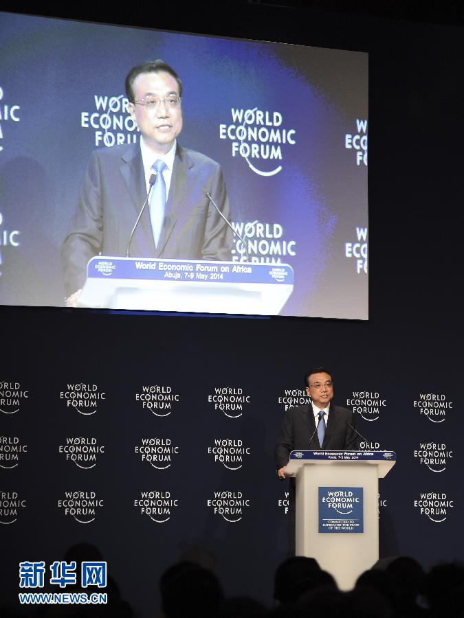 5月8日，中國(guó)國(guó)務(wù)院總理李克強(qiáng)在阿布賈出席第24屆世界經(jīng)濟(jì)論壇非洲峰會(huì)全會(huì)，發(fā)表題為《共同推動(dòng)非洲發(fā)展邁上新臺(tái)階》的特別致辭。新華社記者 李學(xué)仁 攝 