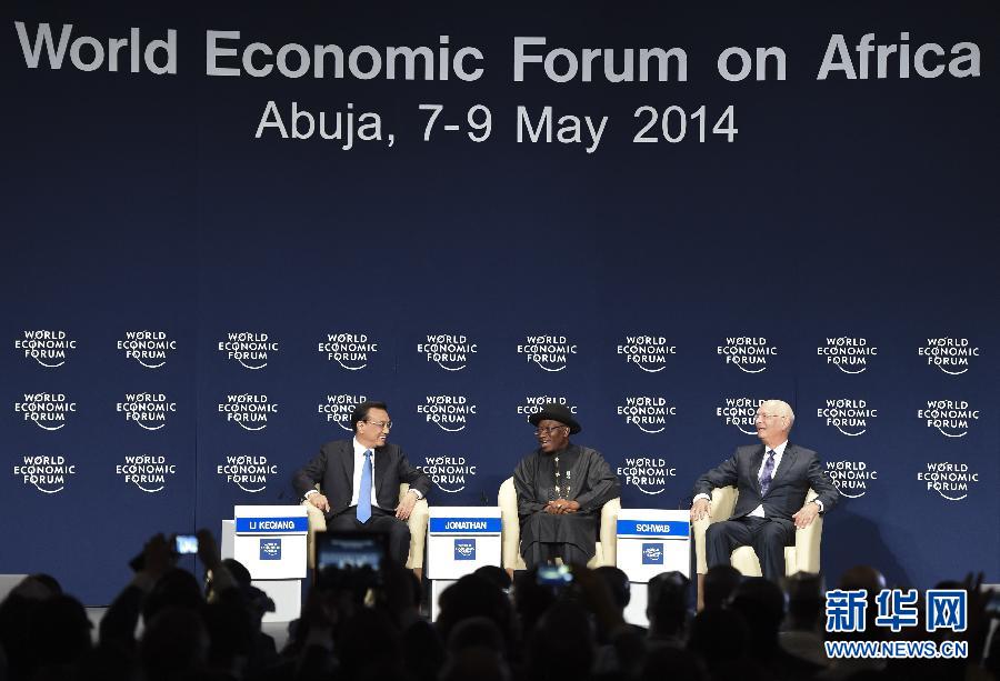  5月8日，中國(guó)國(guó)務(wù)院總理李克強(qiáng)在阿布賈出席第24屆世界經(jīng)濟(jì)論壇非洲峰會(huì)全會(huì)，發(fā)表題為《共同推動(dòng)非洲發(fā)展邁上新臺(tái)階》的特別致辭。新華社記者 李學(xué)仁 攝 