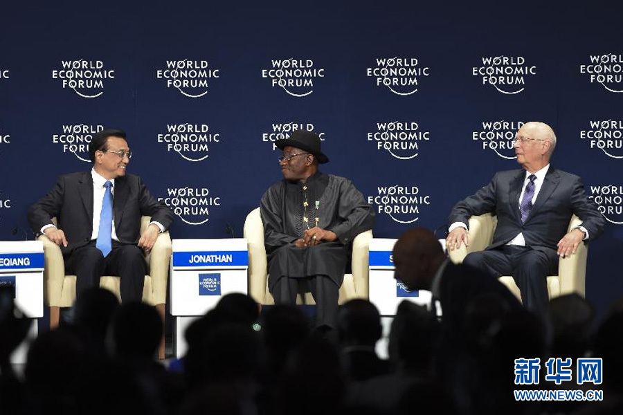 5月8日，中國(guó)國(guó)務(wù)院總理李克強(qiáng)在阿布賈出席第24屆世界經(jīng)濟(jì)論壇非洲峰會(huì)全會(huì)，發(fā)表題為《共同推動(dòng)非洲發(fā)展邁上新臺(tái)階》的特別致辭。新華社記者 李學(xué)仁 攝 