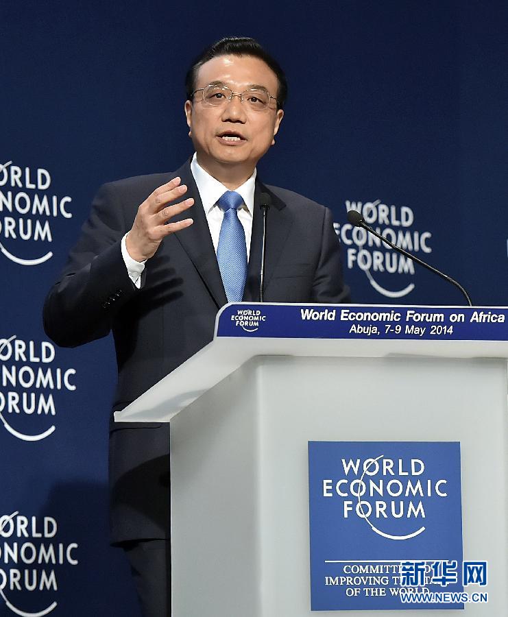 5月8日，國(guó)務(wù)院總理李克強(qiáng)在阿布賈出席第24屆世界經(jīng)濟(jì)論壇非洲峰會(huì)全會(huì)，發(fā)表題為《共同推動(dòng)非洲發(fā)展邁上新臺(tái)階》的特別致辭。 新華社記者李濤 攝 