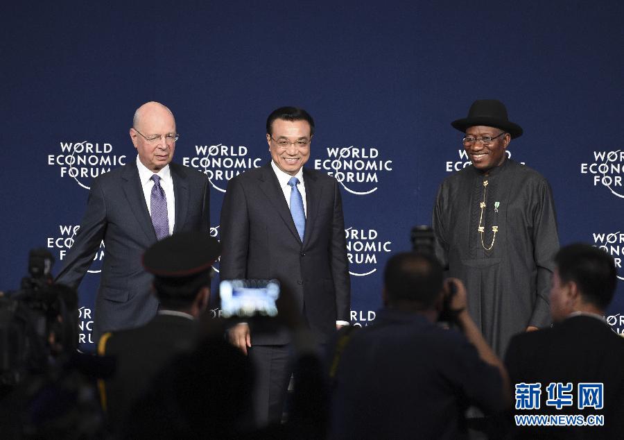 5月8日，中國(guó)國(guó)務(wù)院總理李克強(qiáng)在阿布賈出席第24屆世界經(jīng)濟(jì)論壇非洲峰會(huì)全會(huì)，發(fā)表題為《共同推動(dòng)非洲發(fā)展邁上新臺(tái)階》的特別致辭。新華社記者 李學(xué)仁 攝 