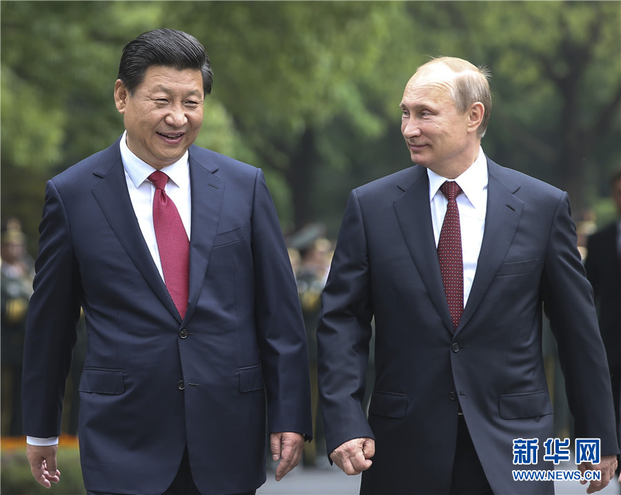 這是會(huì)談前，習(xí)近平在上海西郊會(huì)議中心廣場(chǎng)為普京舉行歡迎儀式。新華社記者 蘭紅光 攝 