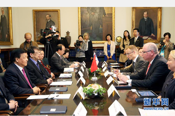 6月13日，中共中央政治局常委、中央書記處書記劉云山在赫爾辛基會見芬蘭議長海內(nèi)盧奧馬。 新華社記者姚大偉攝