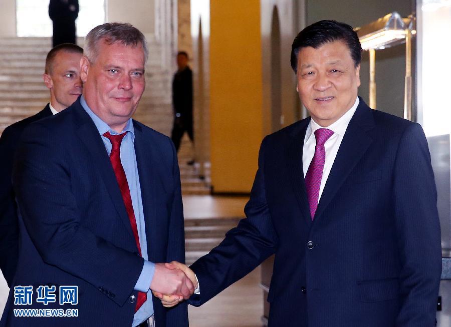 6月13日，中共中央政治局常委、中央書記處書記劉云山在赫爾辛基會見芬蘭社民黨主席、財政部長林內(nèi)。 新華社記者姚大偉攝