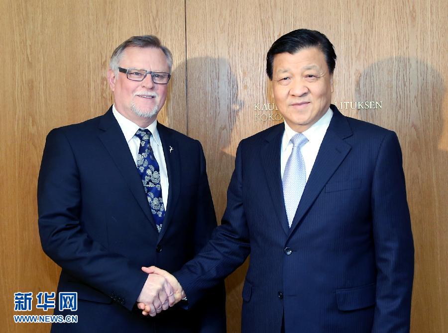 6月14日，中共中央政治局常委、中央書記處書記劉云山在芬蘭羅瓦涅米會見羅瓦涅米市長羅特沃寧。 新華社記者姚大偉攝