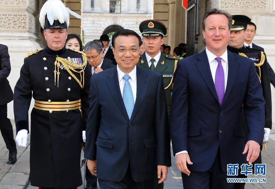 6月17日，中國國務(wù)院總理李克強在倫敦唐寧街10號首相府同英國首相卡梅倫舉行中英總理年度會晤。新華社記者 龐興雷 攝