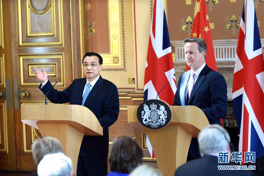 6月17日，中國國務(wù)院總理李克強(qiáng)同英國首相卡梅倫在倫敦舉行中英總理年度會(huì)晤后共同會(huì)見記者。新華社記者 李濤 攝  