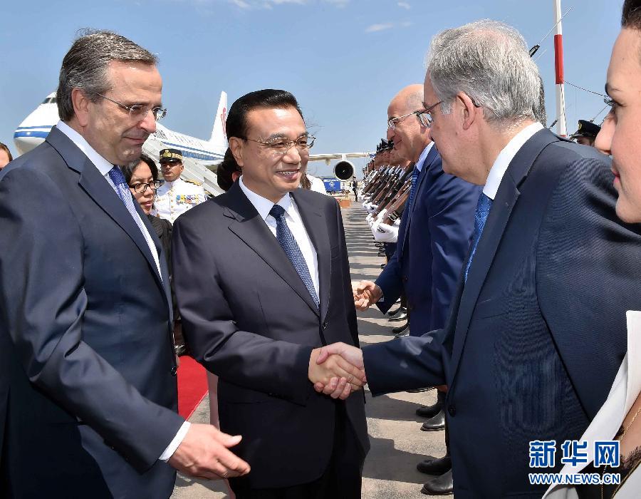 6月19日，國務院總理李克強乘專機抵達雅典國際機場，開始對希臘進行正式訪問。希臘總理薩馬拉斯在機場為李克強舉行隆重的歡迎儀式。新華社記者 李濤 攝