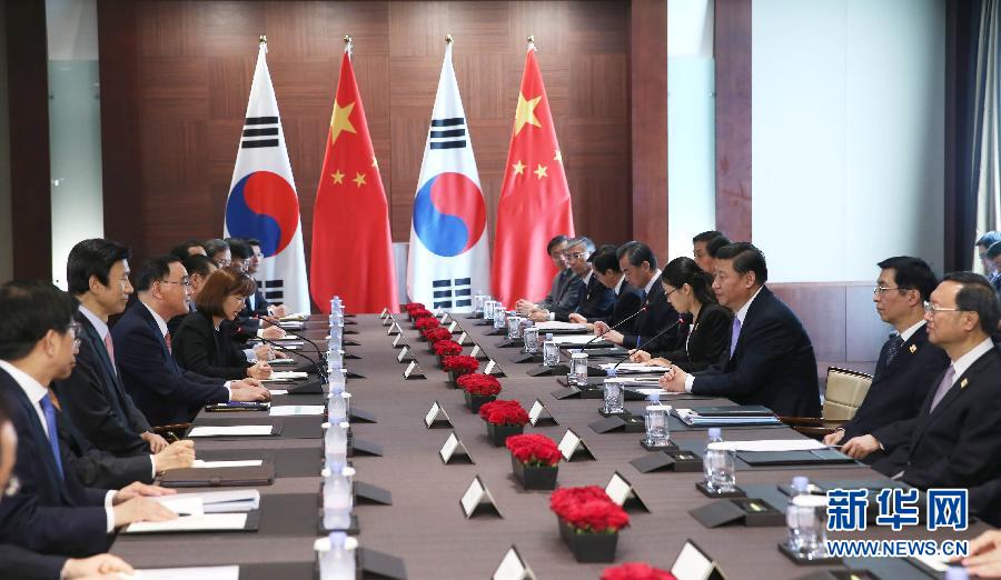 7月4日，國(guó)家主席習(xí)近平在首爾會(huì)見(jiàn)韓國(guó)總理鄭烘原。 新華社記者謝環(huán)馳攝 