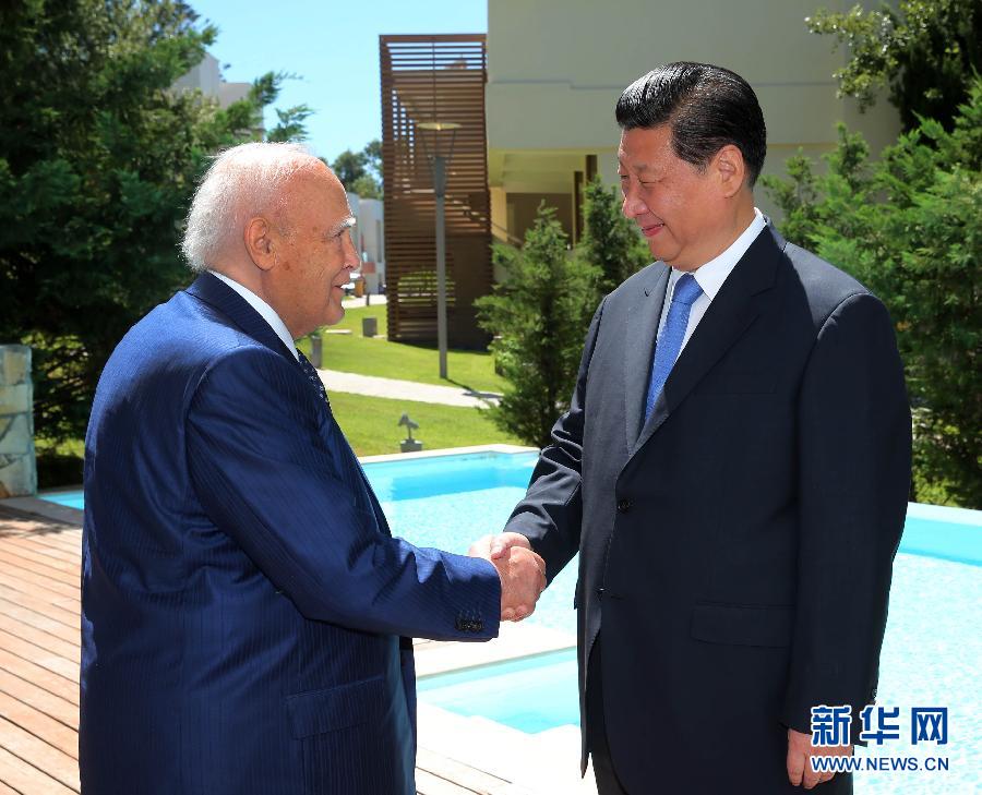 7月13日，中國國家主席習(xí)近平在希臘羅德島會見希臘總統(tǒng)帕普利亞斯。 新華社記者 蘭紅光 攝