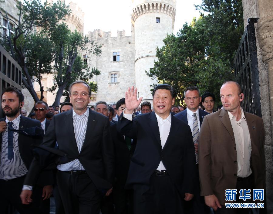 7月13日，國(guó)家主席習(xí)近平在希臘羅德島會(huì)見(jiàn)希臘總理薩馬拉斯。 新華社記者蘭紅光攝 