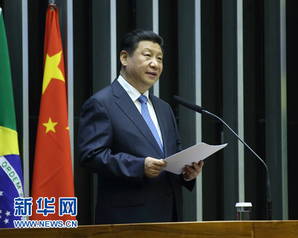 7月16日，國家主席習(xí)近平在巴西國會(huì)發(fā)表《弘揚(yáng)傳統(tǒng)友好共譜合作新篇》的演講。 新華社記者 蘭紅光 攝 