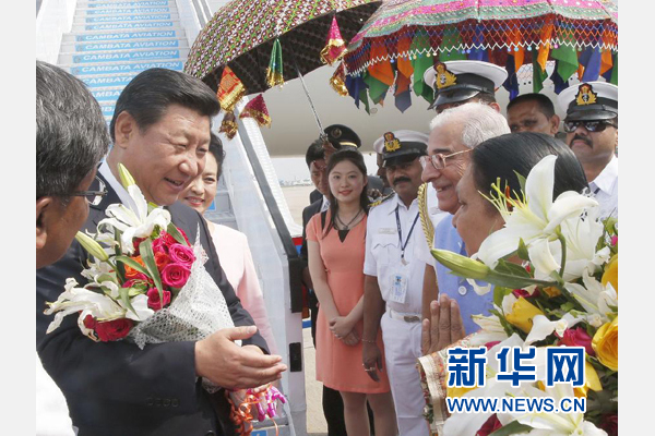 9月17日，國家主席習(xí)近平抵達(dá)古吉拉特邦艾哈邁達(dá)巴德市，開始對(duì)印度進(jìn)行國事訪問。 新華社記者 鞠鵬 攝