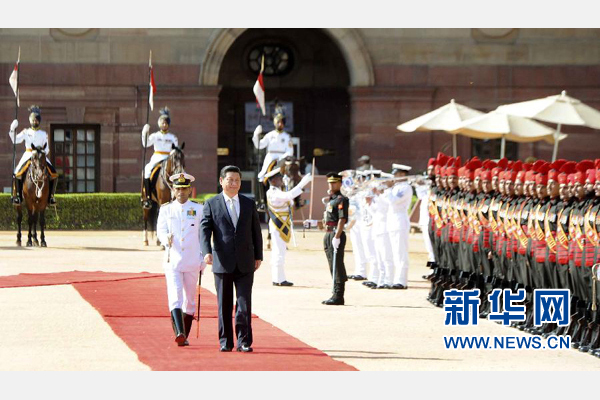 9月18日，國家主席習近平出席印度總統(tǒng)慕克吉在總統(tǒng)府舉行的隆重歡迎儀式。 新華社記者 張鐸 攝