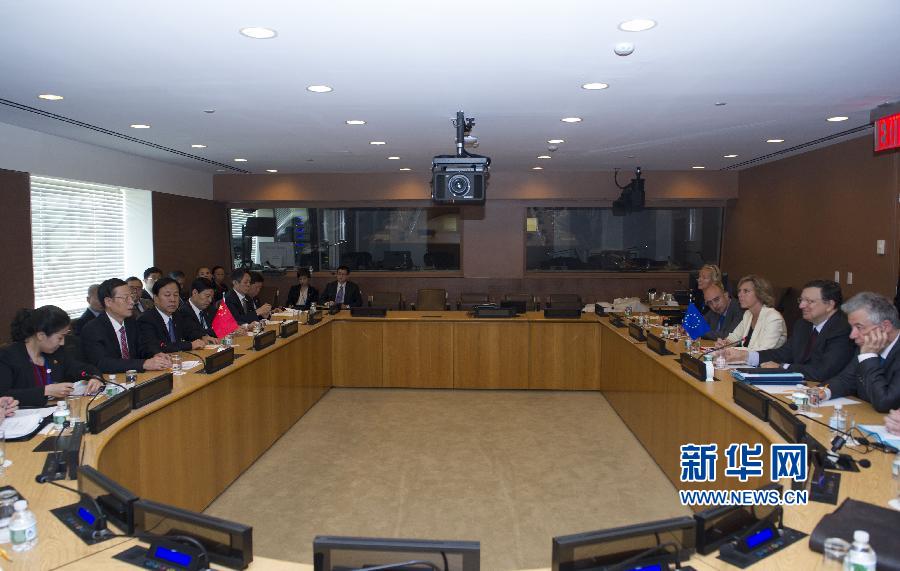  9月23日，正在紐約出席聯(lián)合國氣候峰會(huì)的國家主席習(xí)近平特使、國務(wù)院副總理張高麗在紐約聯(lián)合國總部會(huì)見歐盟委員會(huì)主席巴羅佐。新華社記者 王曄 攝 