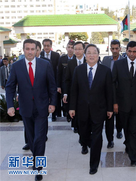 11月9日，正在約旦進(jìn)行正式友好訪問的全國政協(xié)主席俞正聲在安曼會(huì)見約旦眾議院代議長薩法迪。 新華社記者 劉衛(wèi)兵 攝 