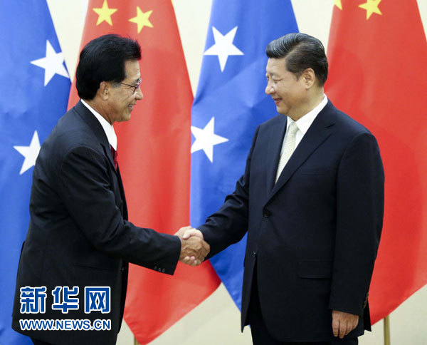 11月22日，中國國家主席習(xí)近平在斐濟(jì)楠迪會見密克羅尼西亞聯(lián)邦總統(tǒng)莫里。 新華社記者姚大偉攝 