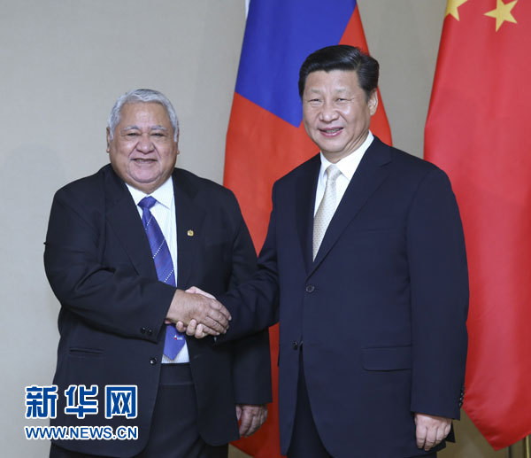 11月22日，中國國家主席習(xí)近平在斐濟(jì)楠迪會見薩摩亞總理圖伊拉埃帕。 新華社記者姚大偉攝