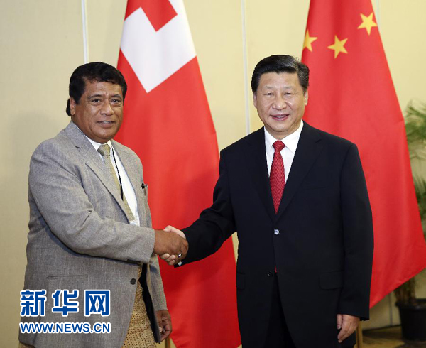 11月22日，國家主席習(xí)近平在斐濟(jì)楠迪會見湯加首相圖伊瓦卡諾。新華社記者丁林?jǐn)z 