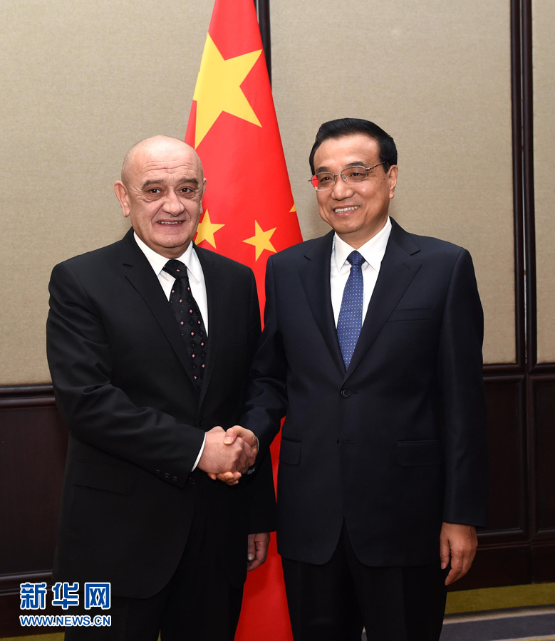 12月16日，中國(guó)國(guó)務(wù)院總理李克強(qiáng)在貝爾格萊德會(huì)見波黑部長(zhǎng)會(huì)議主席貝萬(wàn)達(dá)。 新華社記者 饒愛民 攝 
