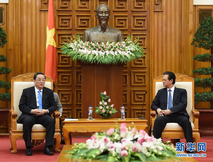 12月25日至27日，中共中央政治局常委、全國政協(xié)主席俞正聲對越南進行正式訪問。這是12月26日，俞正聲在河內(nèi)會見越南政府總理阮晉勇。 新華社記者劉建生攝