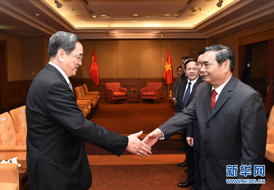 12月25日至27日，中共中央政治局常委、全國政協(xié)主席俞正聲對越南進行正式訪問。這是12月25日，俞正聲在河內(nèi)會見越共中央書記處常務(wù)書記黎鴻英。 新華社記者劉建生攝