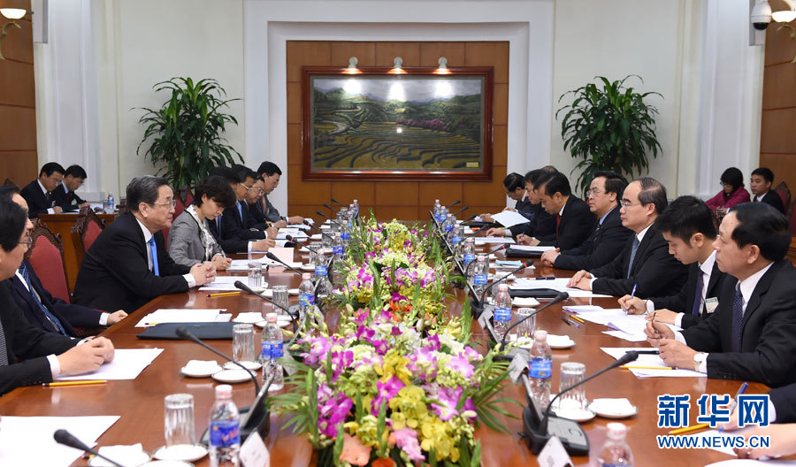12月25日至27日，中共中央政治局常委、全國政協(xié)主席俞正聲對越南進行正式訪問。這是12月26日，俞正聲在河內(nèi)與越南祖國陣線主席阮善仁舉行會談。 新華社記者馬占成攝