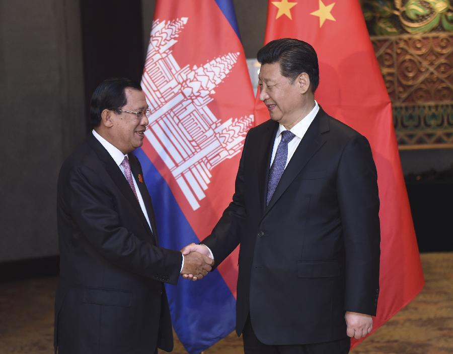 4月23日，國家主席習(xí)近平在雅加達會見柬埔寨首相洪森。新華社記者張鐸攝 
