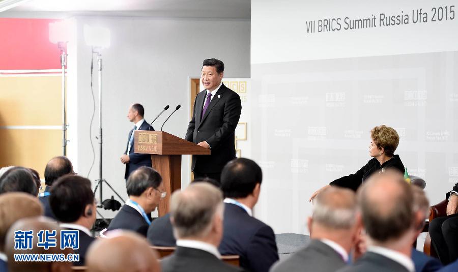 7月9日，金磚國家領導人同金磚國家工商理事會代表對話會在俄羅斯烏法舉行。中國國家主席習近平、俄羅斯總統(tǒng)普京、巴西總統(tǒng)羅塞夫、印度總理莫迪、南非總統(tǒng)祖馬等共同出席。新華社記者 張鐸 攝 