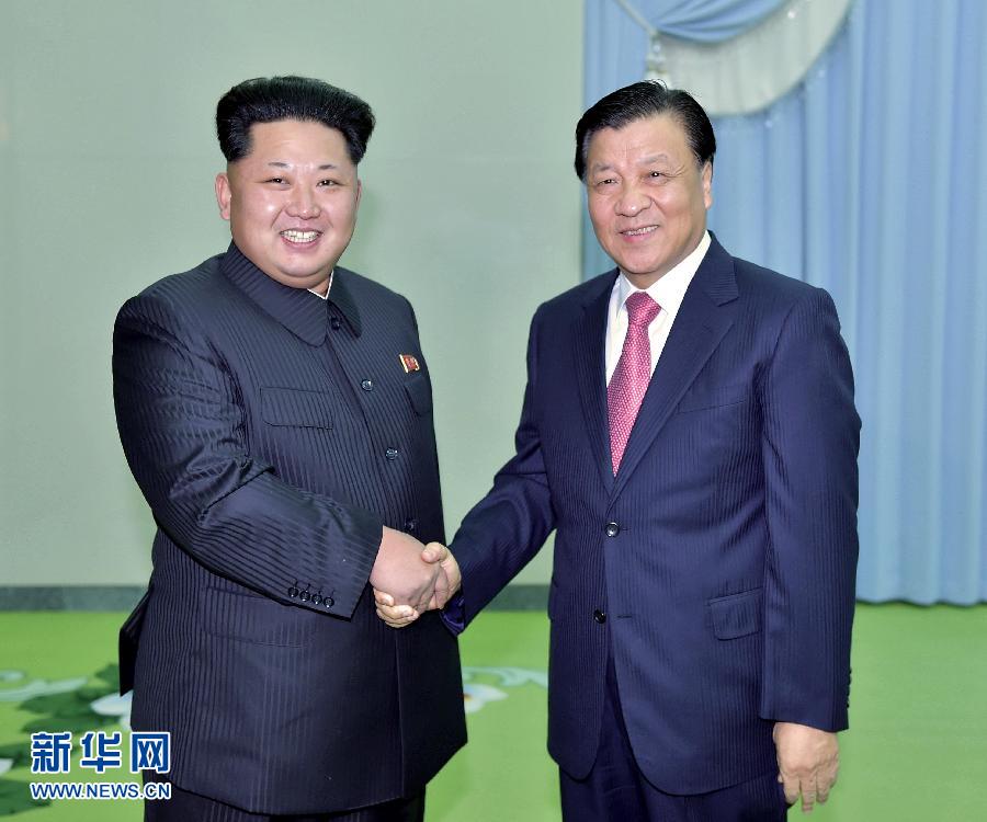 10月9日，中共中央政治局常委、中央書記處書記劉云山在平壤百花園迎賓館會(huì)見(jiàn)朝鮮勞動(dòng)黨第一書記金正恩。 新華社記者 李濤 攝