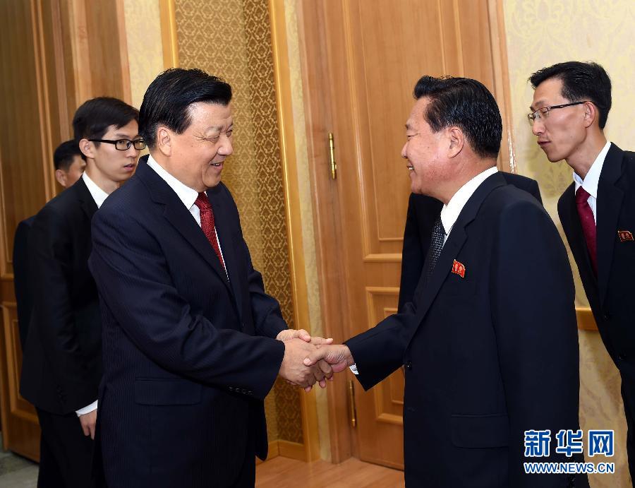 10月9日，在朝鮮進(jìn)行正式友好訪問(wèn)的中共中央政治局常委、中央書記處書記劉云山與朝鮮勞動(dòng)黨中央政治局委員、中央書記崔龍海舉行會(huì)談。新華社記者 饒愛(ài)民 攝