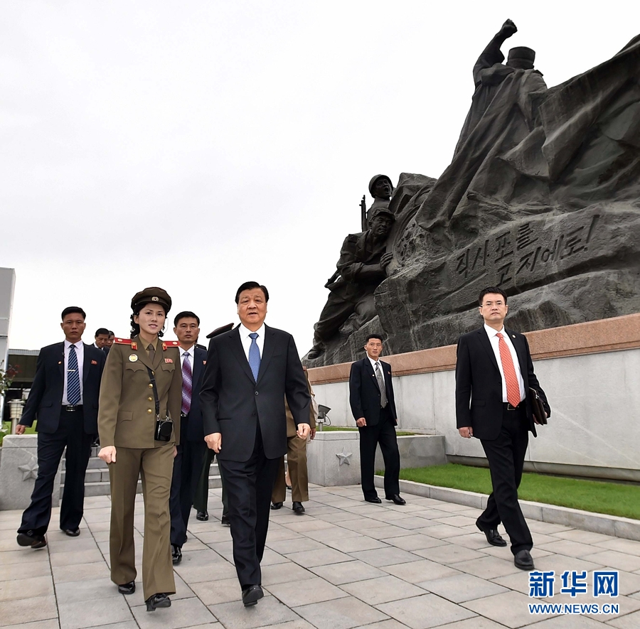 10月10日，正在朝鮮訪問的中共中央政治局常委、中央書記處書記劉云山在平壤參觀朝鮮祖國解放戰(zhàn)爭勝利紀念館。 新華社記者 李濤 攝