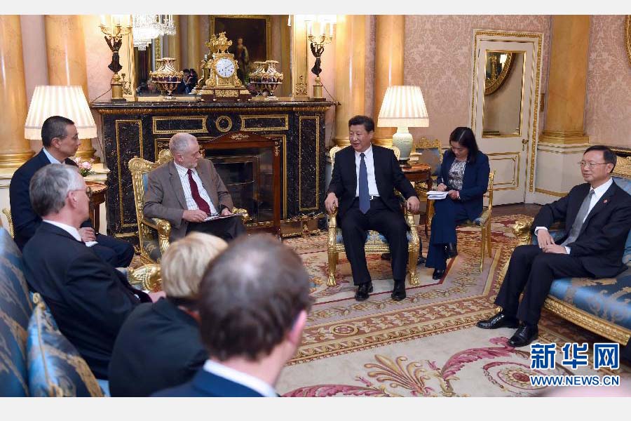 10月20日，國(guó)家主席習(xí)近平在倫敦會(huì)見(jiàn)英國(guó)工黨領(lǐng)袖杰里米&middot;科爾賓。 新華社記者 張鐸 攝 