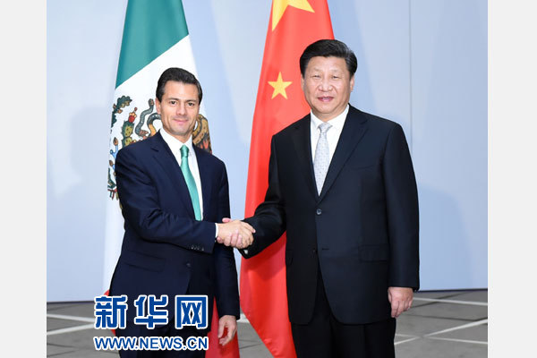 11月16日，國(guó)家主席習(xí)近平在土耳其安塔利亞會(huì)見墨西哥總統(tǒng)培尼亞。 新華社記者張鐸攝