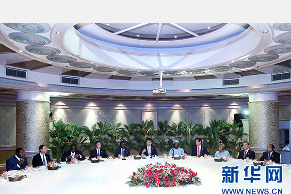 12月5日，國家主席習近平在約翰內(nèi)斯堡再次集體會見17位非洲國家領(lǐng)導人。 新華社記者 姚大偉 攝