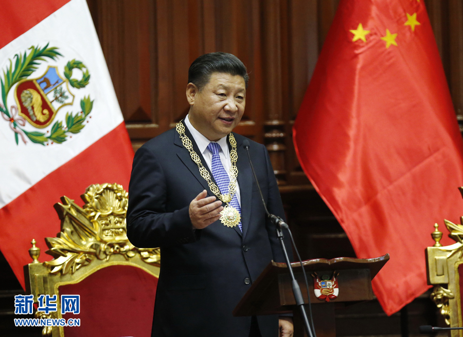 11月21日，國(guó)家主席習(xí)近平在秘魯國(guó)會(huì)發(fā)表題為《同舟共濟(jì)、揚(yáng)帆遠(yuǎn)航，共創(chuàng)中拉關(guān)系美好未來》的重要演講。 新華社記者 鞠鵬 攝