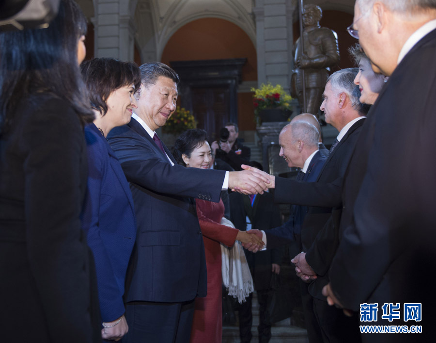 1月15日，國家主席習近平在伯爾尼出席瑞士聯(lián)邦委員會全體委員集體舉行的迎接儀式并致辭。 新華社記者 謝環(huán)馳 攝