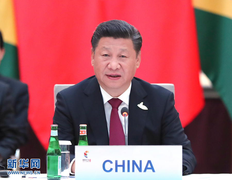 7月7日，國(guó)家主席習(xí)近平在德國(guó)漢堡主持金磚國(guó)家領(lǐng)導(dǎo)人非正式會(huì)晤，發(fā)表引導(dǎo)性講話和總結(jié)講話。 新華社記者 馬占成 攝