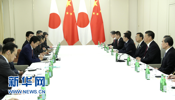 7月8日，國(guó)家主席習(xí)近平應(yīng)約在漢堡會(huì)見(jiàn)日本首相安倍晉三。新華社記者 馬占成 攝
